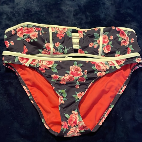 Ladies Bikini Bando top - Picture 6 of 6